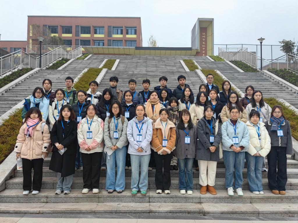 英语专业2024级学生圆满完成教育教学见习活动