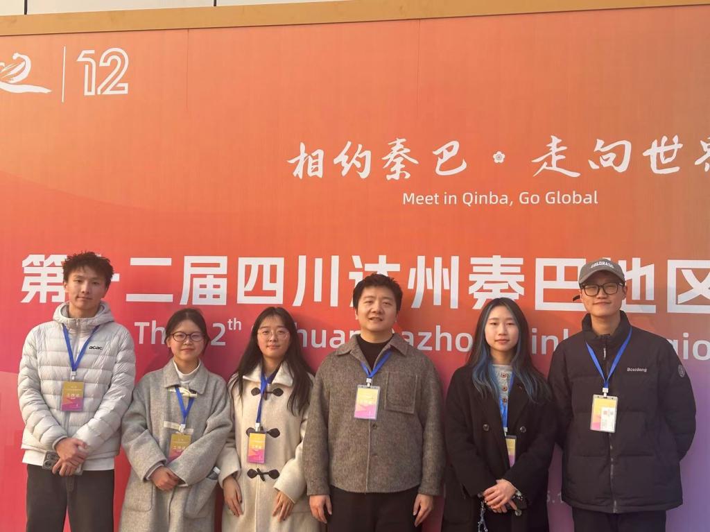 服务秦巴经贸盛会 彰显外院专业担当