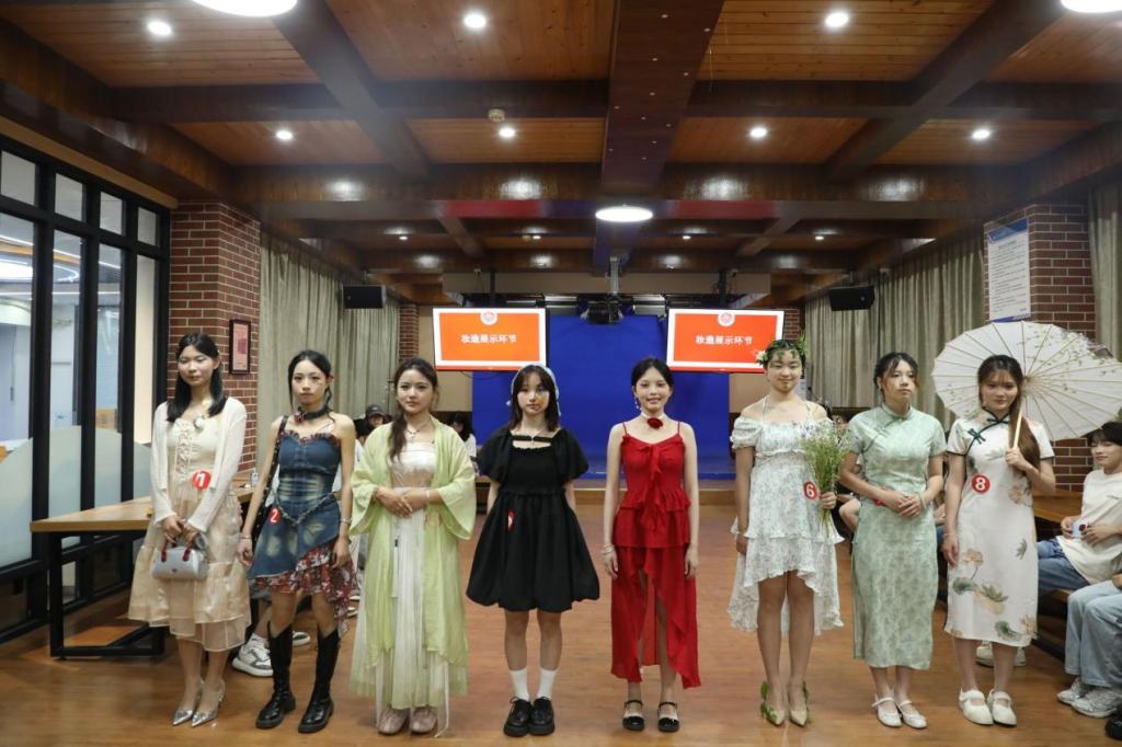 我院举办第十二届“心漾色彩，妆梦同行”化妆比赛
